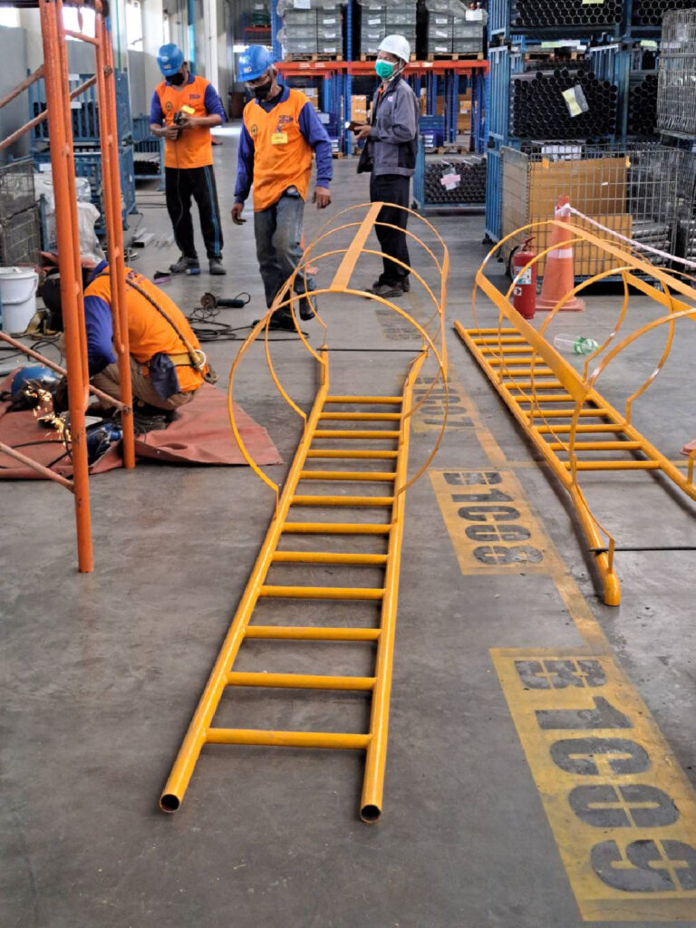 งานติดตั้งบันได Service เครน – บริษัท ออโต้ เม็ททอล นิคมอุตสาหกรรมอมตะนคร